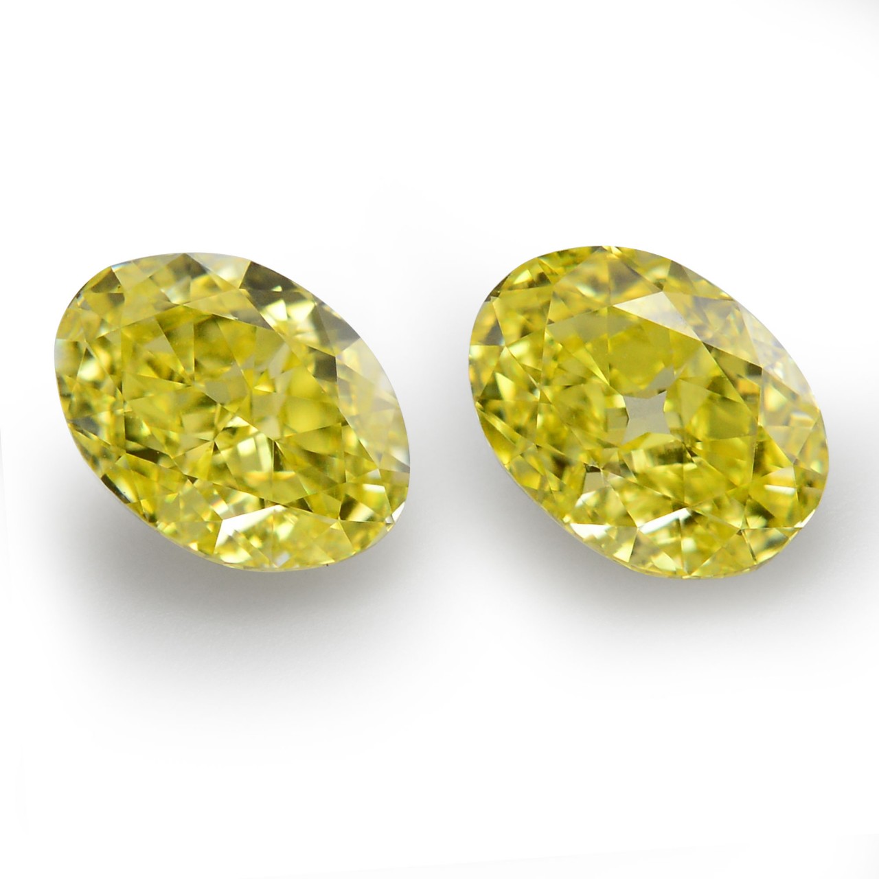 1.01 carat, Fancy Intense Yellow Diamonds, Oval Shape, VS2