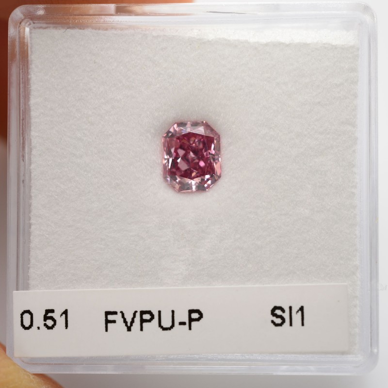 0.51 carat, Fancy Vivid Purplish Pink Diamond, 5P, Radiant Shape, SI1