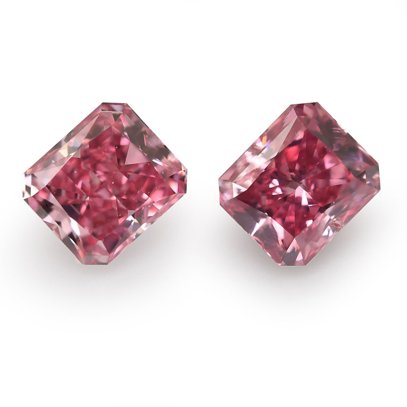 1.06 carat, Fancy Vivid Purplish Pink Diamonds, Radiant Shape, SI1
