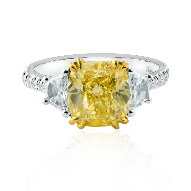 Fancy Yellow Cushion Diamond Ring with Trapezoids, ARTIKELNUMMER 132962 (3,07 Karat TW)