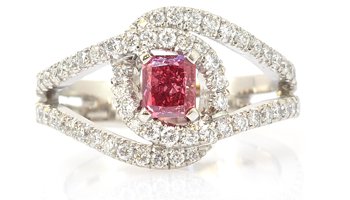 Diamant, Radiantform, in Fancy-Leuchtend Pink mit leichtem Purpureinschlag, mit 0,52 Karat