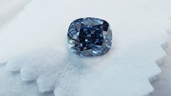 Biggest on sale blue diamonds