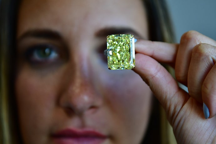 Up close and personal with a vivid yellow diamond